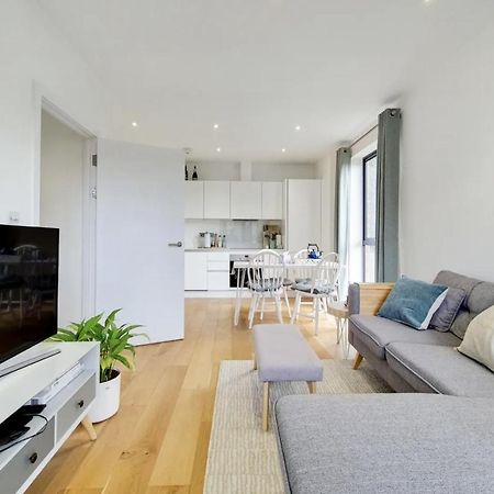 Luxury 2 Bed 2 Bath With Balcony New Build Apartment *South Central London* מראה חיצוני תמונה