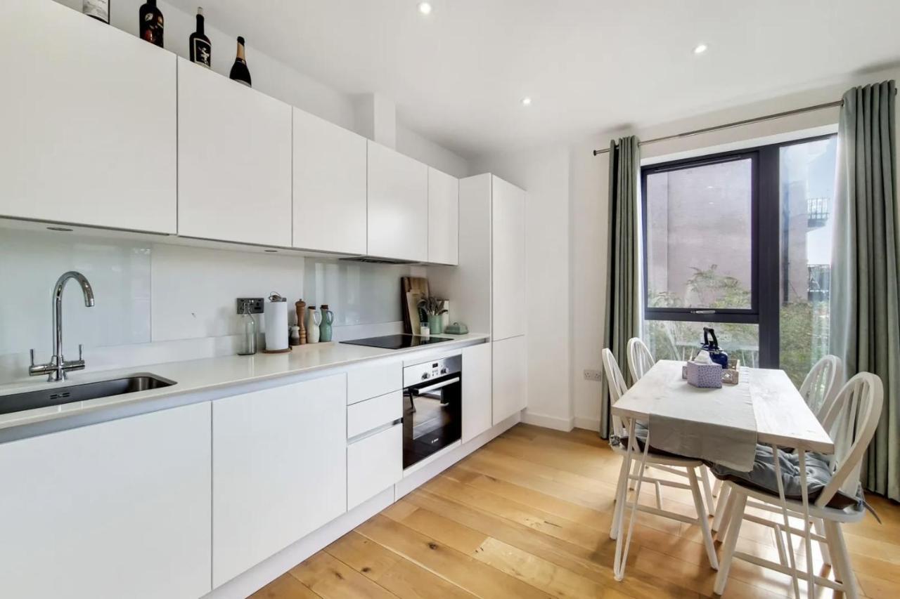 Luxury 2 Bed 2 Bath With Balcony New Build Apartment *South Central London* מראה חיצוני תמונה